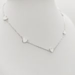 Ezüst gyermek nyaklánc fehér szívekkel