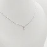 Ezüst nyaklánc apró fehér opál szívvel