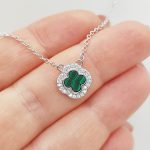 Ezüst nyaklánc zöld lóherével