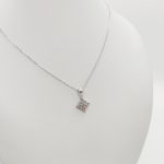 Ezüst nyaklánc kis virág medállal