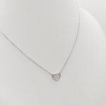 Ezüst nyaklánc köves szív medállal