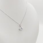 Ezüst nyaklánc dupla köves medállal