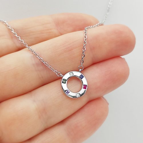 Ezüst nyaklánc színes köves karika medállal