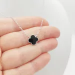 Ezüst nyaklánc fekete lóhere medállal