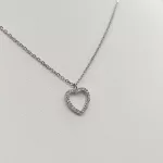 Ezüst nyaklánc szikrázó szív medállal