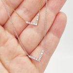 Sárga arany nyaklánc gyémánt "Viktória" medállal