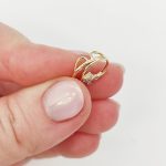 Sárga arany levél medál gyémánttal