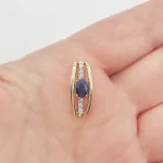 Sárga arany medál gyémánttal és zafírral