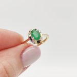 Sárga arany gyűrű gyémánttal és smaragddal