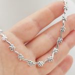 Ezüst virágmintás szegedi nyakék - 40 cm