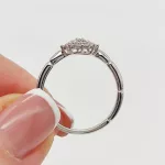 Fehér arany gyűrű gyémánttal