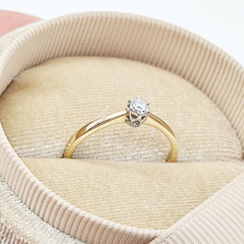 Sárga arany gyűrű gyémánttal