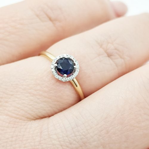 Sárga arany gyűrű gyémánttal és zafírral