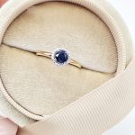 Sárga arany gyűrű gyémánttal és zafírral