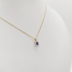 Sárga arany medál gyémánttal és zafírral