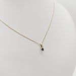 Sárga arany medál gyémánttal és zafírral