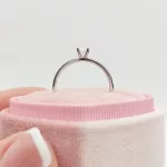 Fehér arany gyűrű gyémánttal