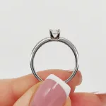 Fehér arany gyűrű gyémánttal