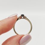 Sárga arany gyűrű gyémánttal és zafírral