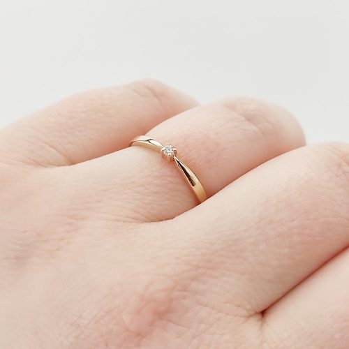 Sárga arany gyűrű gyémánttal