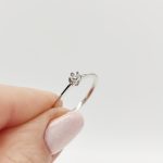 Fehér arany gyűrű gyémánttal