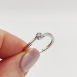 Fehér arany gyűrű gyémánttal