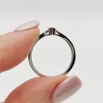 Fehér arany gyűrű gyémánttal