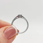 Fehér arany gyűrű gyémánttal