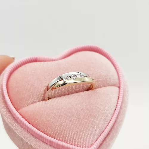 Sárga-fehér arany gyűrű gyémánttal