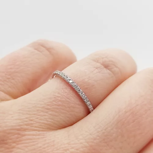 Fehér arany gyűrű gyémánttal