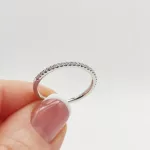 Fehér arany gyűrű gyémánttal