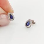 Arany fülbevaló zafírral és gyémánttal