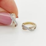 Sárga-fehér arany fülbevaló gyémánttal