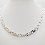 Fehér arany levél mintás elől szélesedő nyakék