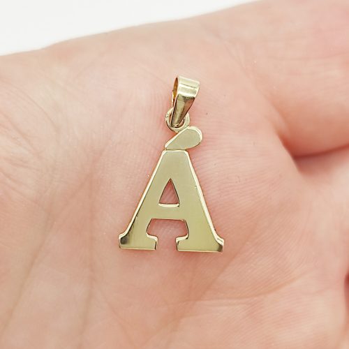 Sárga arany "Á" betű medál kő nélkül