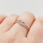 Sárga és fehér arany gyűrű egy cirkónia kővel