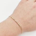 Sárga arany karlánc metszett díszítéssel