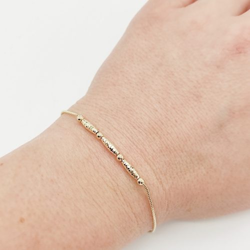 Sárga arany karlánc metszett díszítéssel