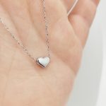 Fehér arany nyaklánc egyszerű szívvel