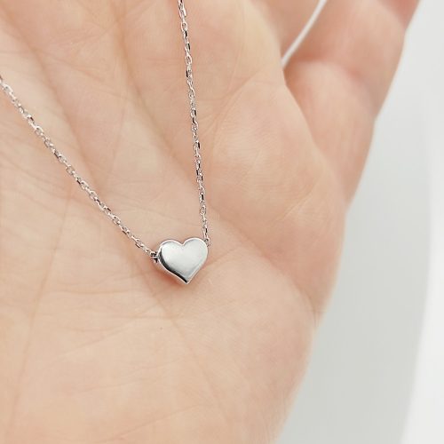 Fehér arany nyaklánc egyszerű szívvel