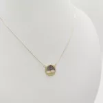 Sárga arany nyaklánc modern élatfa medállal