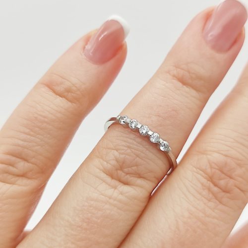 Estella arany eljegyzési gyűrű