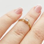 Azzurra arany eljegyzési gyűrű