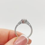 Pirletta arany eljegyzési gyűrű