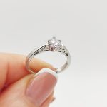 Pirletta arany eljegyzési gyűrű