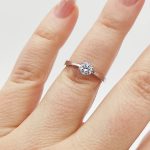 Pirletta arany eljegyzési gyűrű