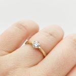 Pirletta arany eljegyzési gyűrű