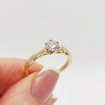 Pirletta arany eljegyzési gyűrű