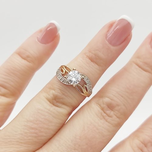 Isabella arany eljegyzési gyűrű