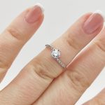 Stella arany eljegyzési gyűrű